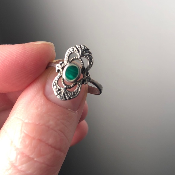 Vintage Silver and Green Ring - Picture 1 of 8